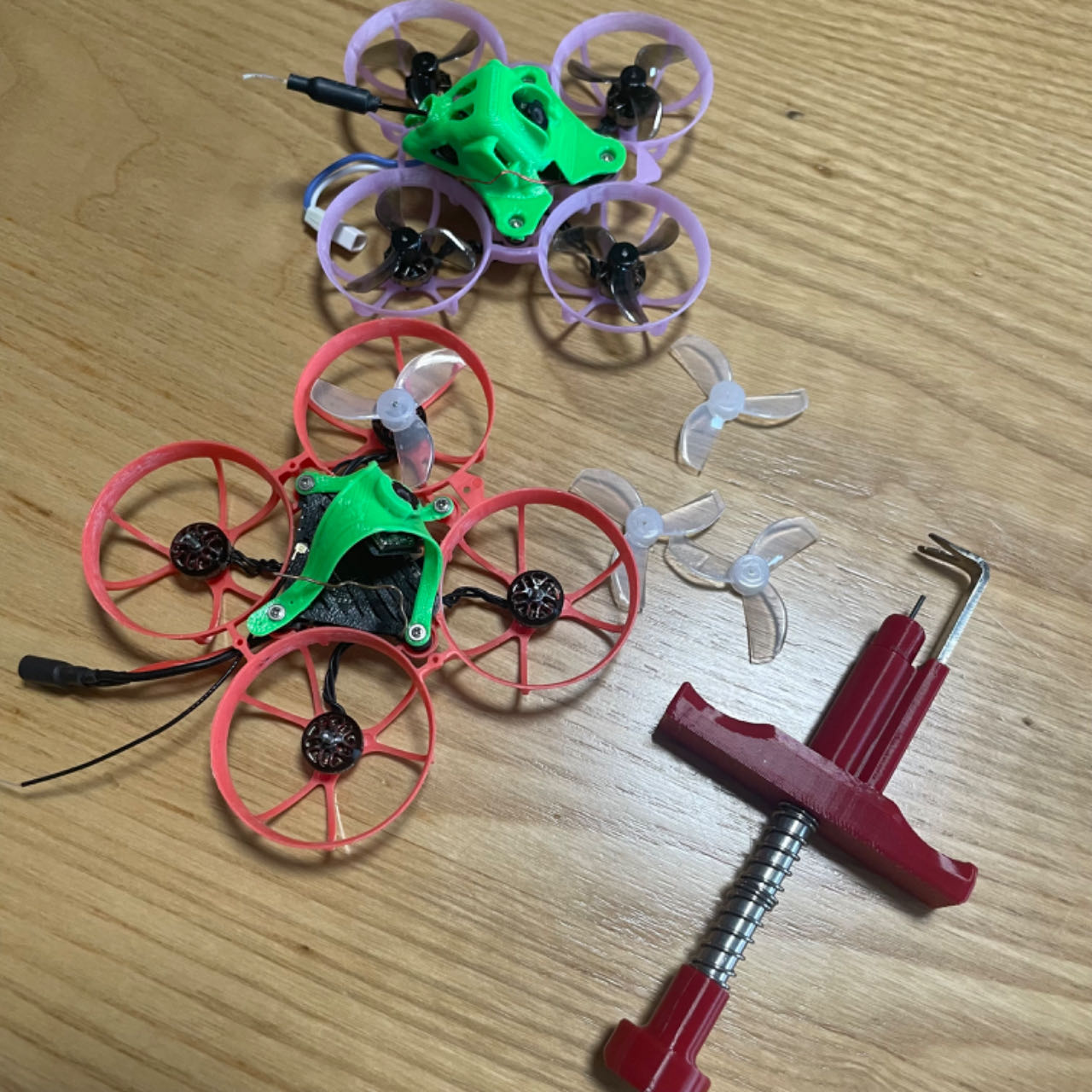 أداة سحب المروحة DT Propeller  - مراجعة Drone Racing Gate وسعره