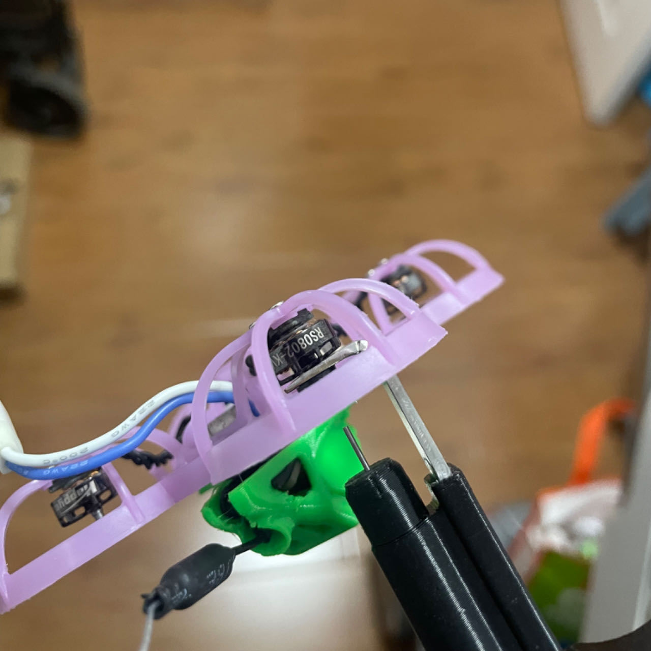 أداة سحب المروحة DT Propeller  - مراجعة Drone Racing Gate وسعره